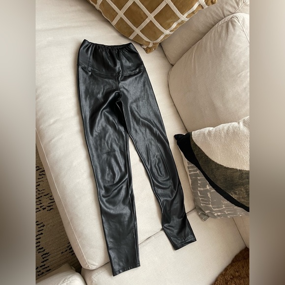 Wilfred Free Daria Ankle Leggings Vegan Leather in Black - Picture 2 of 2